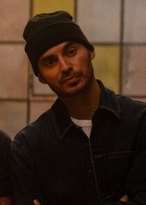 Manny Montana
as Cousin John