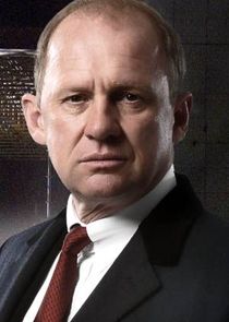 Peter Firth
as Harry Pearce