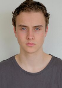 Joseph Zada
as Charlie Roth