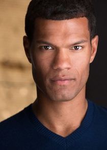 Sullivan Jones
as Miles Turner