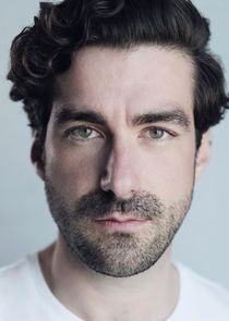 Nicholas Bishop
as Maxim Alonso