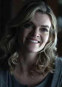 Missi Pyle
as Cleo Coles
