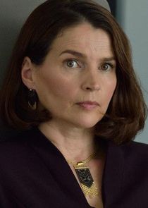 Julia Ormond
as Elizabeth Krauss