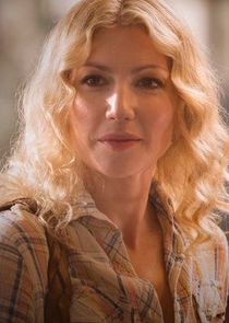 Ari Graynor
as Cassie Feder