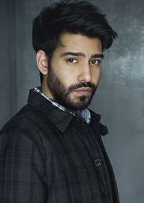 Rahul Kohli
as Ravi Chakrabarti