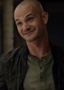 Bryce Hodgson
as Scott Everhart