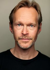 Steven Mackintosh
as Frank Williams