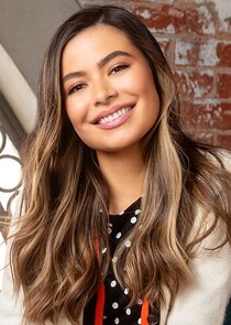 Miranda Cosgrove
as Carly