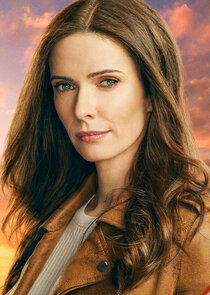 Elizabeth Tulloch
as Lois Lane