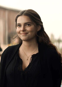 Inde Navarrette
as Sarah Cushing