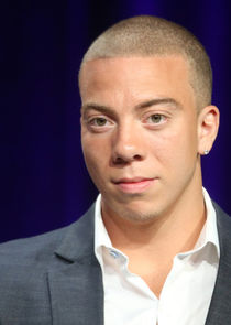 Matt Murray
as Officer Gene Clemons