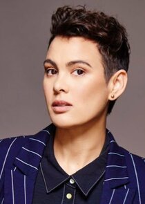 Kylie Bracknell
as Piper Baramah