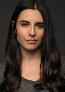 Marianne Rendón
as Julia 