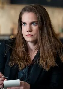 Anna Chlumsky
as Vivian Kent