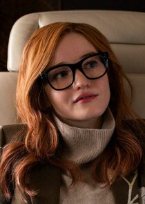 Julia Garner
as Anna Delvey