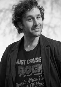 Chris O'Dowd
as Roy Trenneman