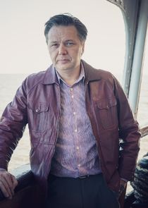 Shaun Dooley
as Clive Tozer