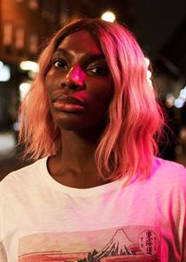 Michaela Coel
as Arabella Essiuedu
