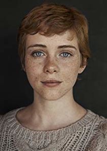Sophia Lillis
as Sydney Novak