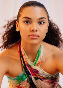 Sofia Bryant
as Dina