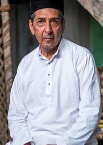 Roshan Seth
as Darius Dalal