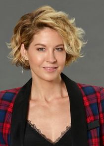 Jenna Elfman
as Alice