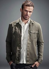 Cam Gigandet
as Jake Green