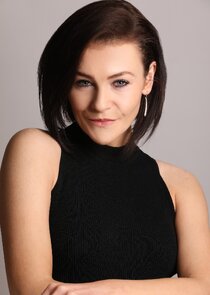 Kerri Quinn
as Chrissie Price