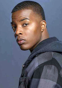 Daniel Ezra
as Spencer James