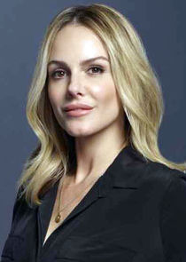 Monét Mazur
as Laura Fine-Baker