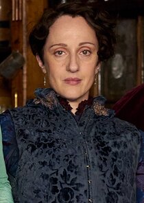 Nadia Albina
as Verity Ross