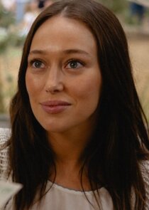 Alycia Debnam-Carey
as Milla Blake