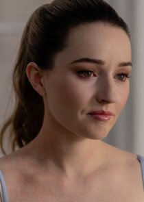 Kaitlyn Dever
as Belle Gibson