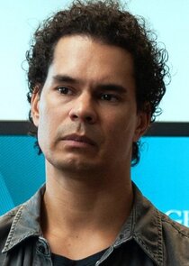 Mark Coles Smith
as Justin Guthrie