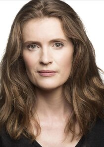 Justine Mitchell
as Maeve Flynn-Dunne