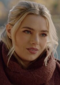 Indiana Evans
as Maja Staunton