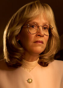 Sarah Paulson
as Linda Tripp