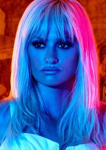 Penelope Cruz
as Donatella Versace