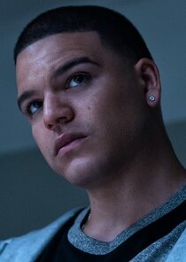 Josh Andrés Rivera
as Aaron Hernandez