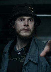 Evan Peters
as Ralph Bohner