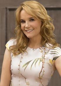 Lea Thompson
as Kathryn Kennish