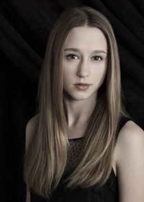Taissa Farmiga
as Zoe Benson