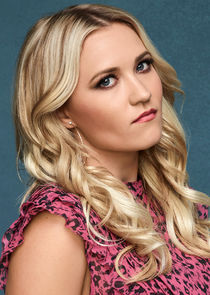Emily Osment
as Roxy Doyle