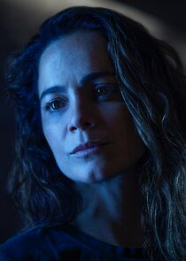 Alice Braga
as Sian Cruise