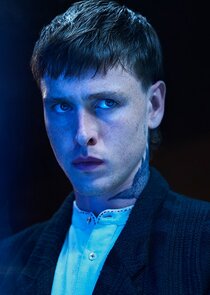 Harris Dickinson
as Bill Farrah