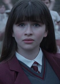 Malina Weissman
as Violet Baudelaire