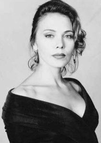 Brenda Bakke
as Selena Coombs