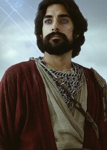 Eman Esfandi
as Ezra Bridger