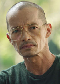 Arthur Acuña
as Ernesto Alamares