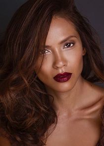 Lesley-Ann Brandt
as Naomi Cox